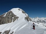 Salita al Ferrantino (2335 m) e al Ferrante (2427 m) e discesa al Rif. Albani (1939 m) in un mare di neve il 28 febb 09  - FOTOGALLERY